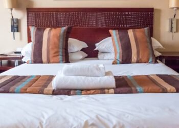 Três dicas práticas para arrumar a cama e melhorar a qualidade do sono