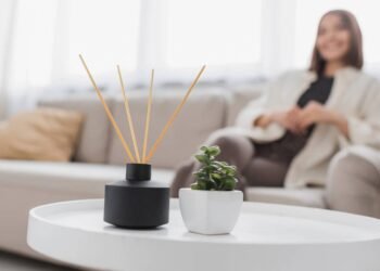 Deixe sua casa com cheiro de milionária com essa receita de aromatizador de ambiente caseiro!