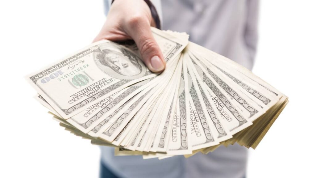 A antiga nota de 100 dólares que esconde um valor absurdo