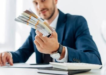 A antiga nota de 100 dólares que esconde um valor absurdo