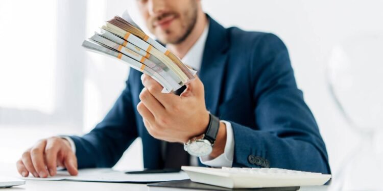 A antiga nota de 100 dólares que esconde um valor absurdo