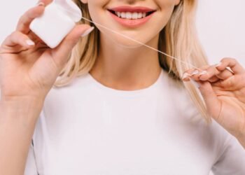 Seu fio dental está muito fedido? Veja essas dicas para resolver