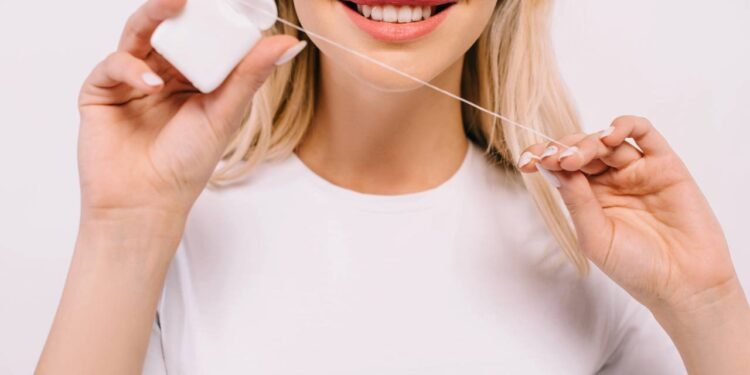 Seu fio dental está muito fedido? Veja essas dicas para resolver