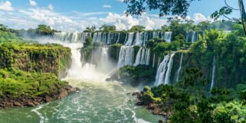 A cidade do Paraná que revela um dos cenários mais impactantes do planeta