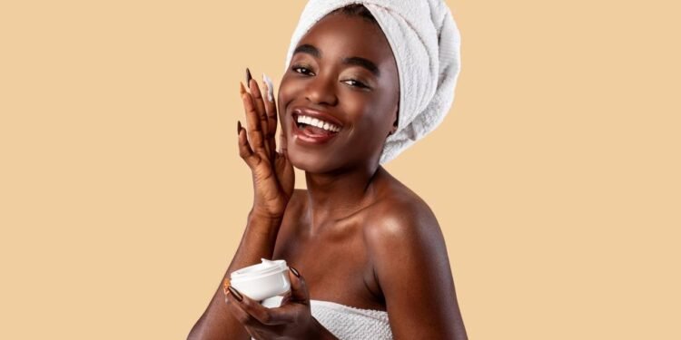 Esse óleo natural ajuda a controlar o brilho e hidrata profundamente peles negras