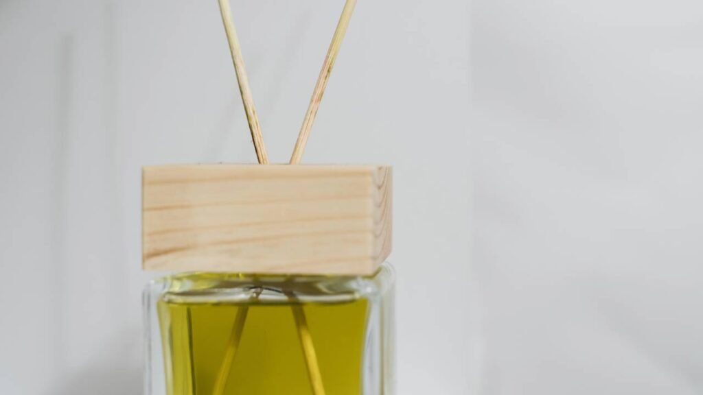 Faça seu próprio difusor caseiro com apenas 3 ingredientes