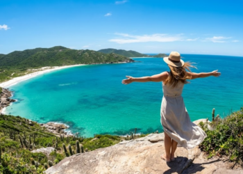 O Caribe Brasileiro que hipnotiza viajantes com azul turquesa e algumas das praias mais desejadas do Rio