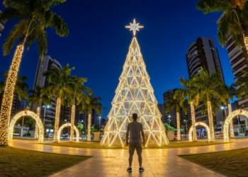 A capital do Nordeste onde o Natal é iluminado, o verão é garantido e o Réveillon toma conta da orla
