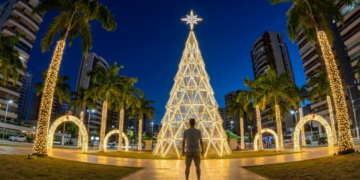 A capital do Nordeste onde o Natal é iluminado, o verão é garantido e o Réveillon toma conta da orla