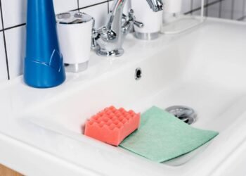 Depois que aprendi esse truque, só lavo meu banheiro com sal!