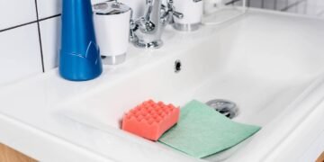 Depois que aprendi esse truque, só lavo meu banheiro com sal!