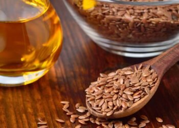 Linhaça emagrece? Veja como a semente aumenta a saciedade na dieta