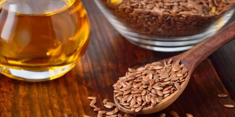 Quem sofre com intestino preso costuma perceber a diferença quando inclui linhaça na rotina - Créditos: depositphotos.com / geo-grafika