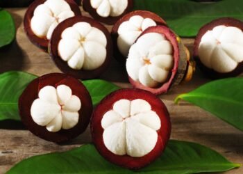 A fruta tropical que combate inflamações e fortalece suas células de forma natural