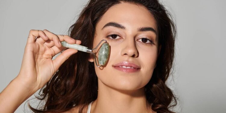 Por que tantas mulheres estão abandonando o botox por essa técnica natural