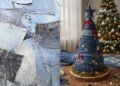 Se você tiver um par de calças jeans velhas e rasgadas, crie uma árvore de Natal original e estilosa