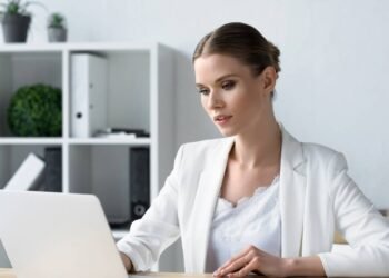 Trabalhou de graça? Como a falta de hora extra pode virar motivo para você sair da empresa com todos os seus direitos