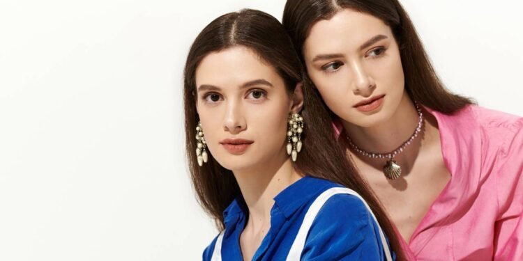 A expressão tendências de acessórios femininos para festas de fim de ano traduz o momento atual da moda - Créditos: depositphotos.com / HayDmitriy