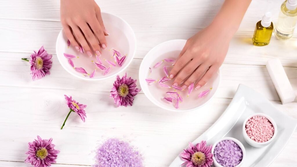 Sua unha quebra fácil porque falta esse cuidado que ninguém te ensinou