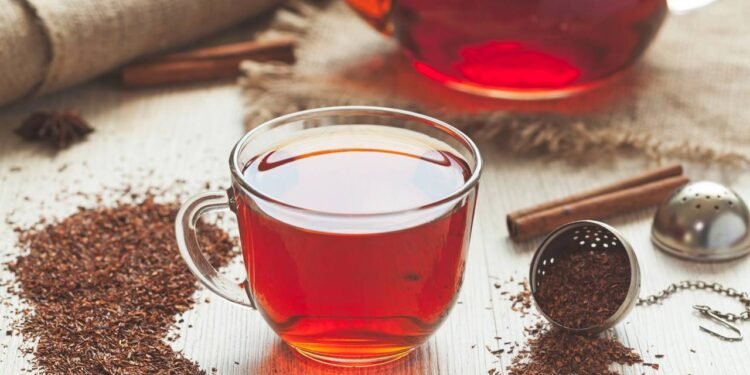 O chá de rooibos vem ganhando espaço nas xícaras de muitas pessoas que buscam uma bebida quente - Créditos: depositphotos.com / GreenArt_Photography