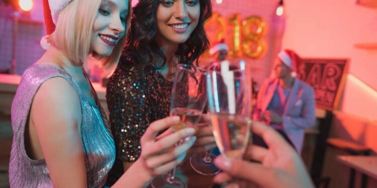 Escolher as cores certas de roupa para Natal e Ano Novo pode parecer detalhe, - Créditos: depositphotos.com / ArturVerkhovetskiy