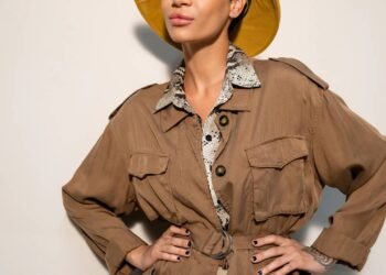 Conheça a forte tendência de 2026 que une bolsos e elegância no look urbano