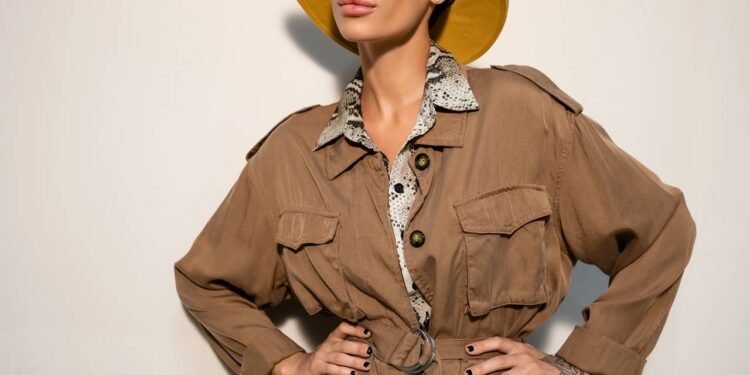 Agora pense em ter um guarda-roupa que acompanha tudo isso com praticidade e estilo: é daí que nasce o estilo expedição - Créditos: depositphotos.com / AllaSerebrina