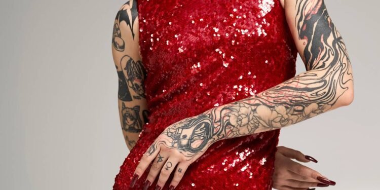 Os looks de Natal modernos surgem justamente para resolver esse dilema, unindo conforto, estilo e personalidade em produções que você consegue usar em muitas outras ocasiões ao longo do ano.- Créditos: depositphotos.com / IgorVetushko