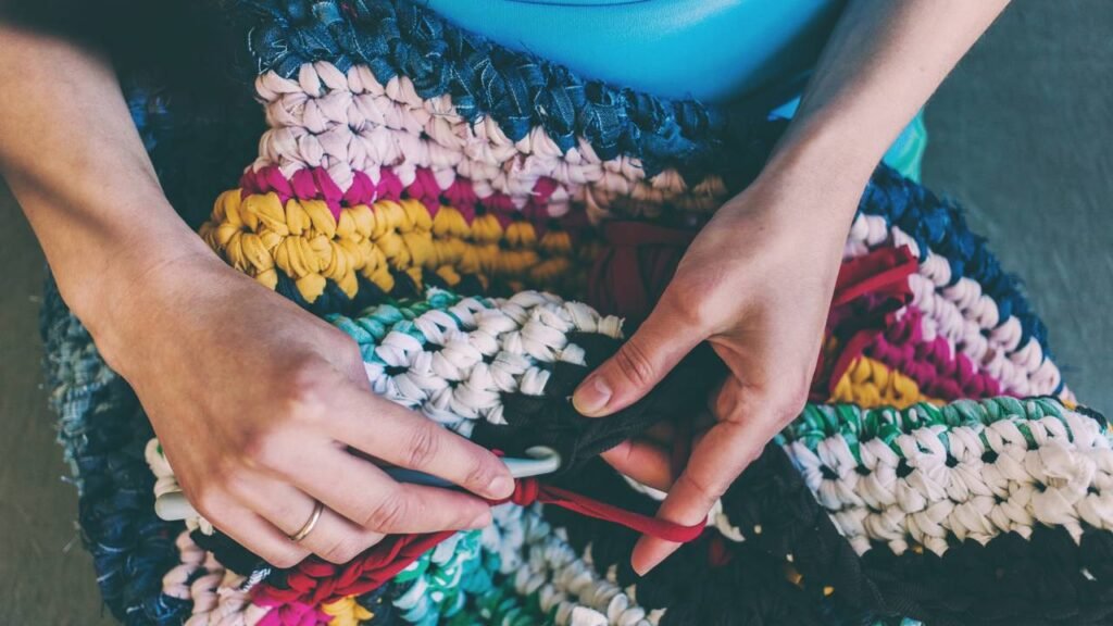 O passo a passo para criar um tapete de crochê