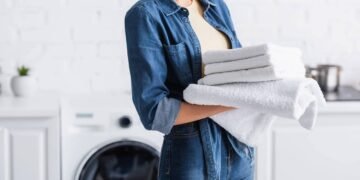 Como perfumar suas roupas e toalhas lavadas com vinagre no lugar do amaciante