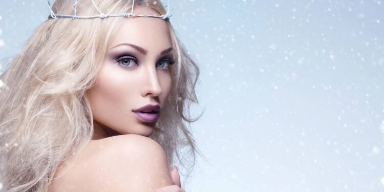 Sabe aqueles dias em que o clima está frio, mas você quer que a maquiagem e as unhas transmitam um brilho suave e elegante - Créditos: depositphotos.com / Svetography