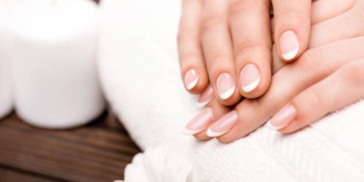 Em 2026, essa ideia de recomeço ganha um charme especial com a cor Cloud Dancer, apontada pela Pantone como destaque do ano - Créditos: depositphotos.com / AllaSerebrina