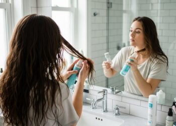 Esse produto invisível protege o cabelo do calor, evita quebra e ainda preserva brilho, cor e hidratação por muito mais tempo