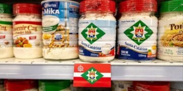 Santa Catarina proíbe leite em pó importado e medida promete mudar o mercado, proteger produtores e mexer no bolso do consumidor