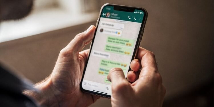 Meta AI agora está dentro do WhatsApp e quem achou que seria útil está se sentindo vigiado com as respostas e sugestões automáticas