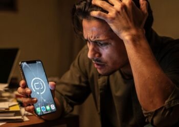 Você apaga os chats, mas o WhatsApp continua travando? O verdadeiro vilão está escondido nas pastas que ninguém limpa