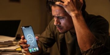 Você apaga os chats, mas o WhatsApp continua travando? O verdadeiro vilão está escondido nas pastas que ninguém limpa