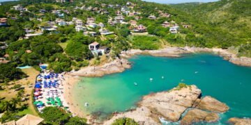 Poucos lugares no Brasil unem tantas praias diferentes e um estilo de vida sofisticado