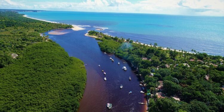 Caraíva é vila sem carros com praias preservadas no sul da Bahia // Caraíva, Bahia // Créditos: depositphotos.com / Cristian_Lourenco