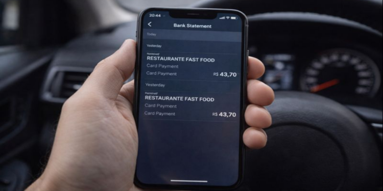 Cobrança indevida em restaurante gera alerta de segurança