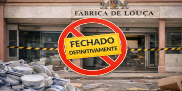 A fábrica de louça fecha