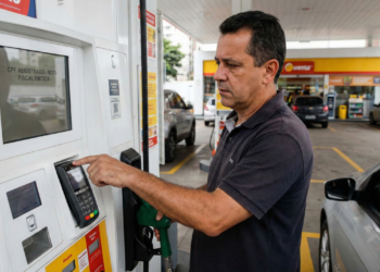 Por que pedir CPF no posto não é tão simples quanto parece