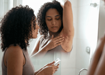 Como evitar bolinhas e vermelhidão na pele depilada durante o calor do verão