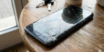 Uma queda boba pode custar caro no celular novo