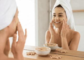 A máscara caseira que muita gente usa para suavizar os pelos do rosto aos poucos