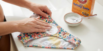 O truque com bicarbonato que tira mancha de protetor do biquíni