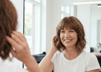 Pareça 10 anos mais jovem com esses 3 cortes de cabelo simples e modernos