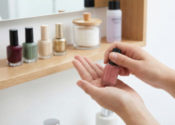 O jeito mais fácil de evitar esmalte grosso em casa