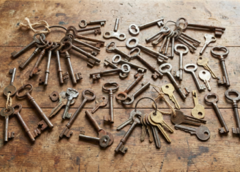 Chaves velhas viram decoração útil e sustentável em casa
