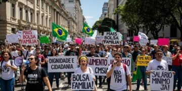 Beneficiários se revoltam com valor defasado do Bolsa Família e cobram aumento já em pleno ano eleitoral